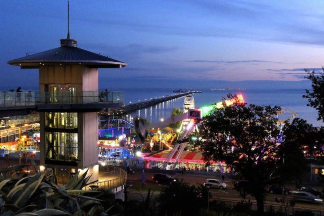 Seafront Suites - Close To Beach, Train Station & Southend Airport 桑斯安 外观 照片